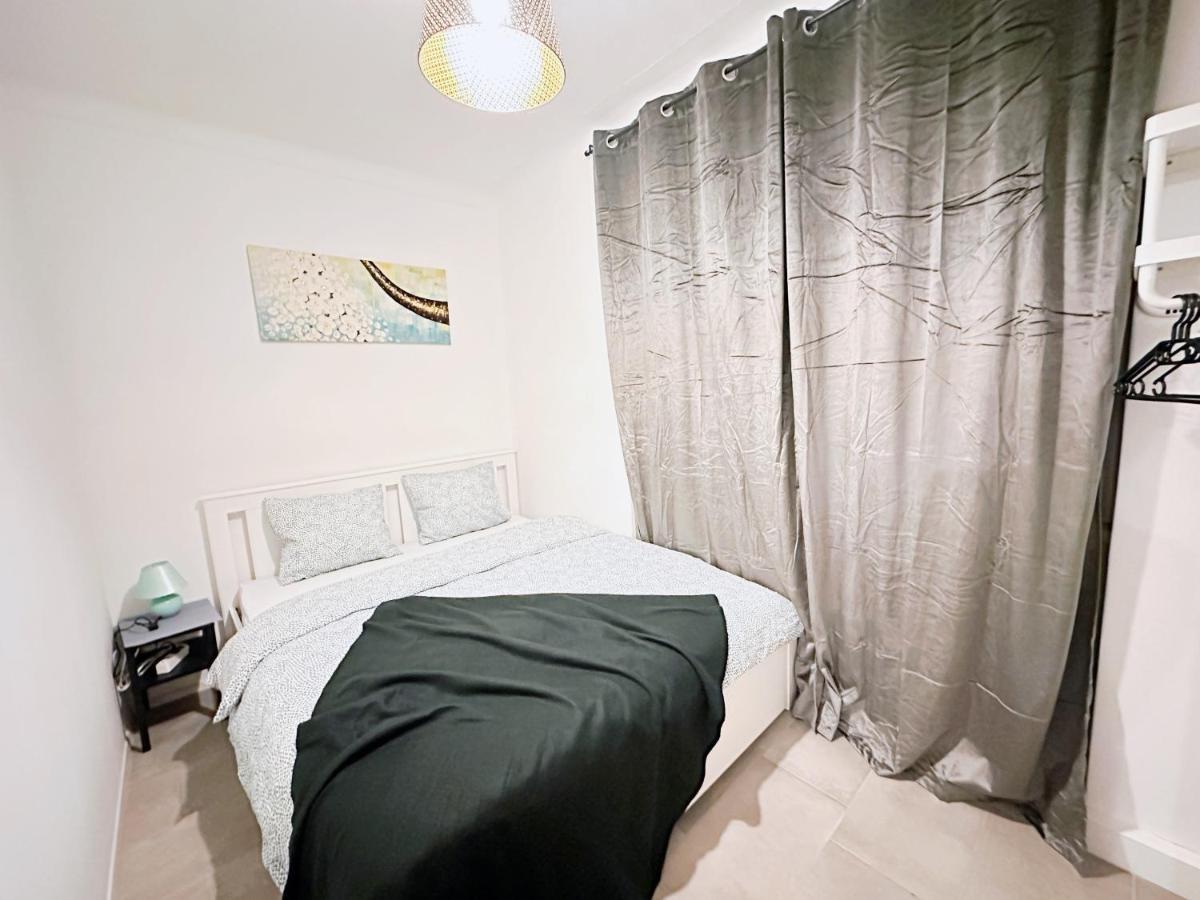 Charming Three Bedrooms Near Station Apartment