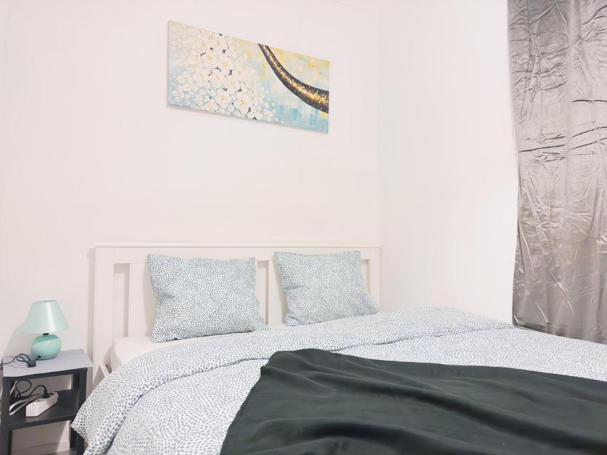 Charming Three Bedrooms Near Station Apartment Wien