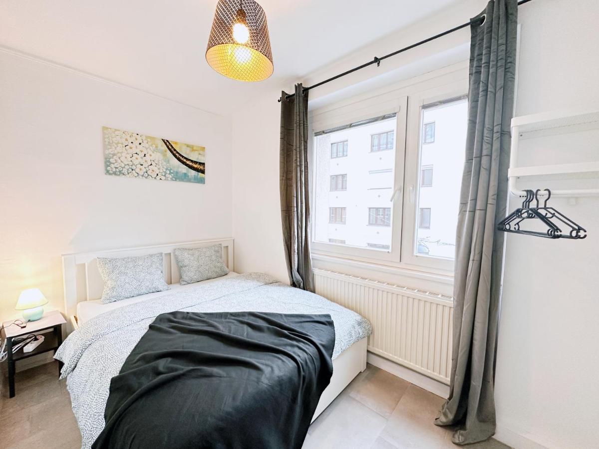 Charming Three Bedrooms Near Station Apartment