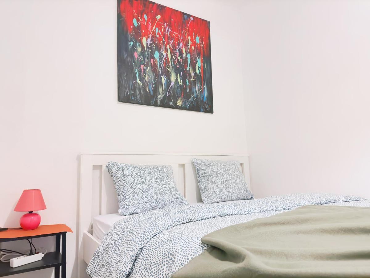 Charming Three Bedrooms Near Station Apartment Wien